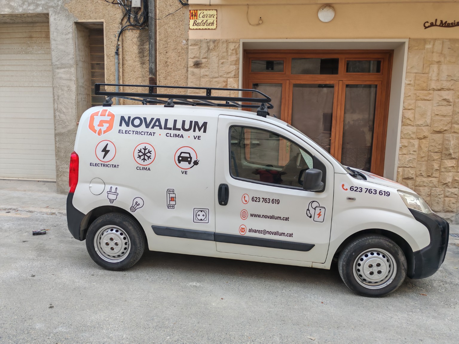 Furgoneta NOVALLUM electricidad y climatización en Valls y Alt Camp