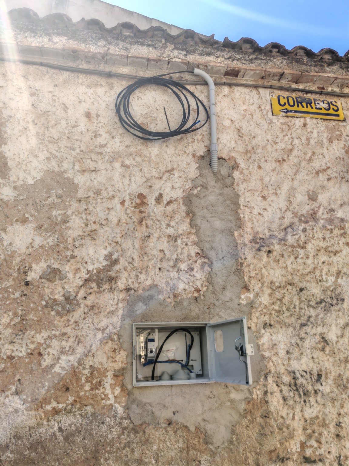 Acometida eléctrica en Cabra del Camp
